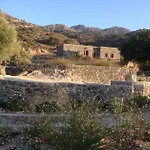 펜션 Loutra Olive Garden Stone House #2 Mandrákion