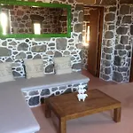 펜션 Loutra Olive Garden Stone House #2 *