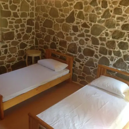 Loutra Olive Garden Stone House #2 Dom wakacyjny Mandrákion